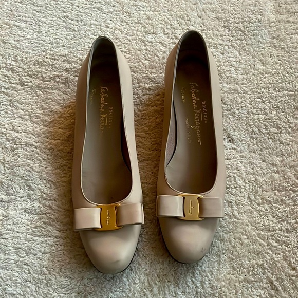 Salvatore Ferragamo Shoes - Salvatore Ferragamo nude bow heels / round toe flats with wedge size 9!